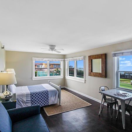 Clegg'S Hotel Ocean Beach Екстериор снимка